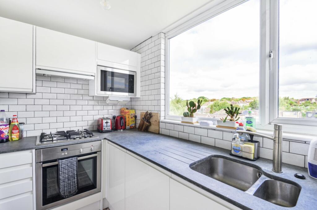 2 bed 1st Floor Flat for rent in London. From Kinleigh Folkard & Hayward - Sales - Finchley
