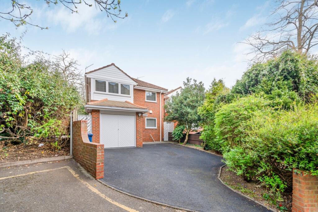 4 bed Detached for rent in London. From Kinleigh Folkard & Hayward - Sales - Finchley