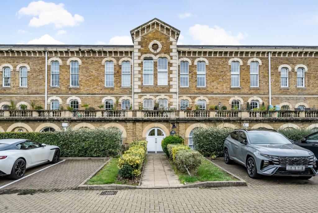 3 bed 1st Floor Flat for rent in London. From Kinleigh Folkard & Hayward - Sales - Finchley