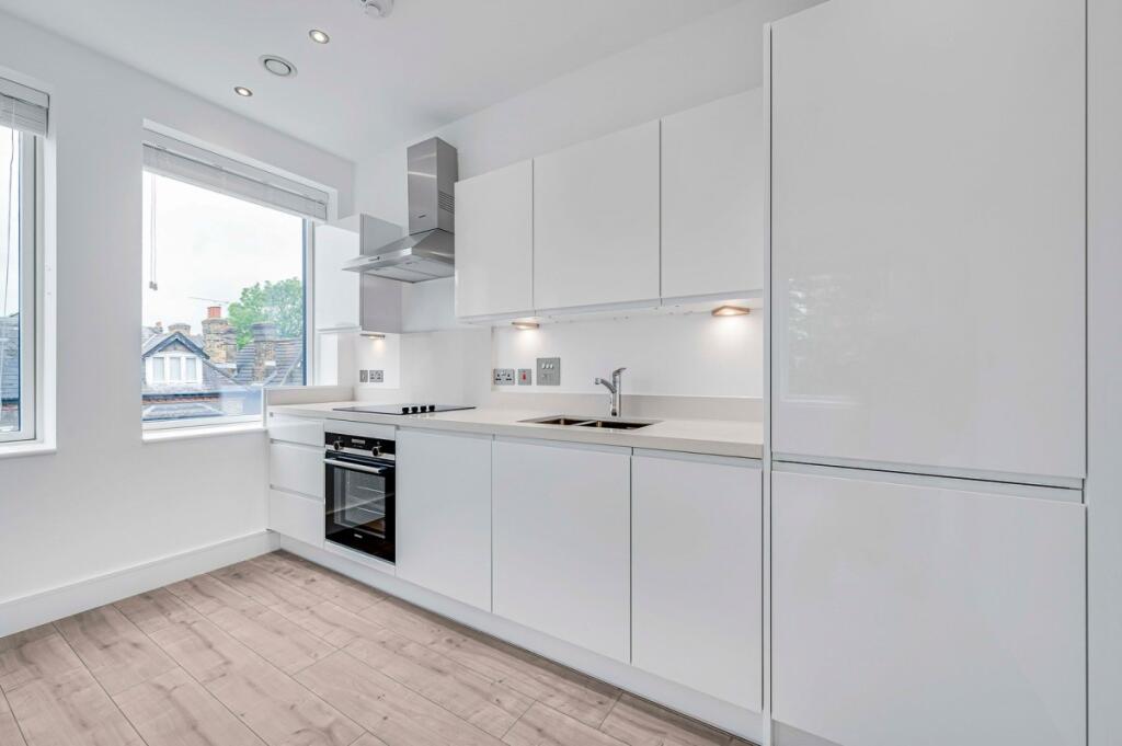 1 bed 1st Floor Flat for rent in Edmonton. From Kinleigh Folkard & Hayward - Sales - Finchley