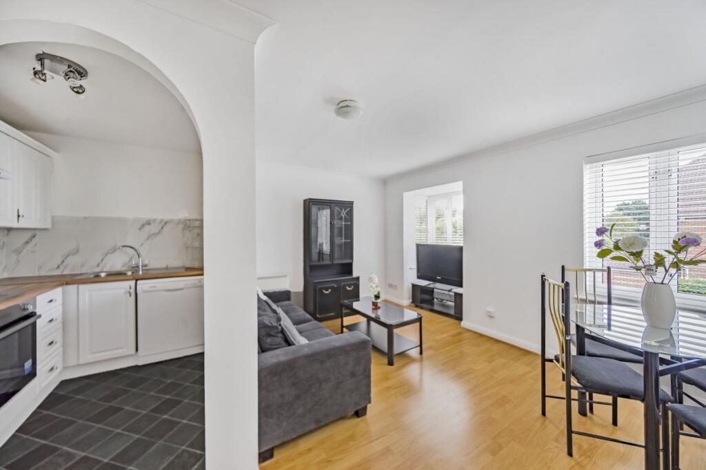 2 bed 1st Floor Flat for rent in London. From Kinleigh Folkard & Hayward - Sales - Finchley