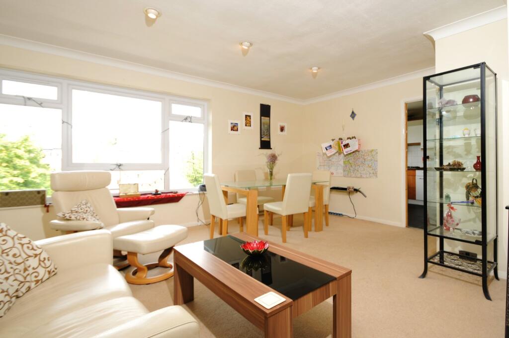 2 bed 1st Floor Flat for rent in London. From Kinleigh Folkard & Hayward - Sales - Finchley