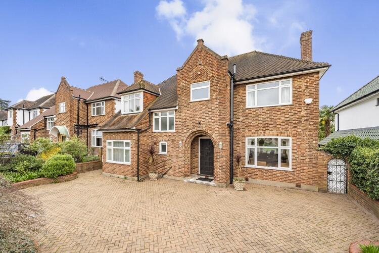 5 bed Detached House for rent in New Malden. From Kinleigh Folkard & Hayward - Kingston