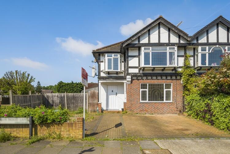 4 bed Detached House for rent in Putney. From Kinleigh Folkard & Hayward - Kingston