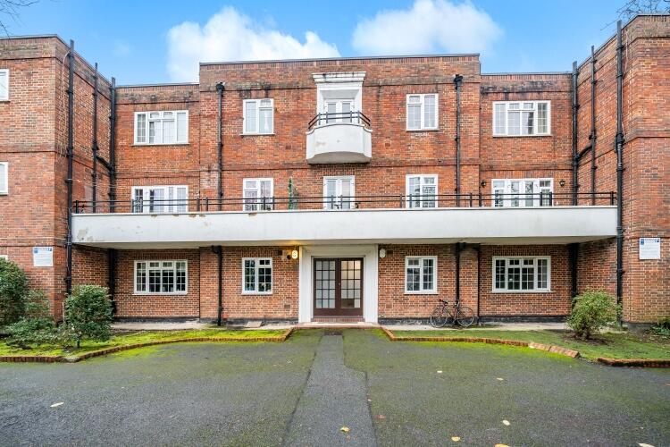 2 bed Flat for rent in Walton-on-Thames. From Kinleigh Folkard & Hayward - Kingston