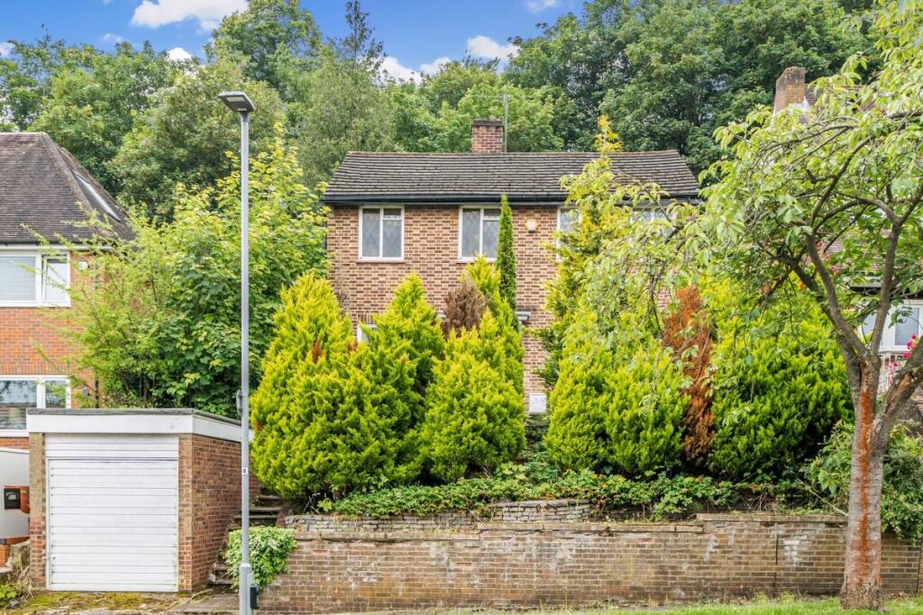 4 bed Detached for rent in London. From Kinleigh Folkard & Hayward - Sales - Kingston Upon Thames
