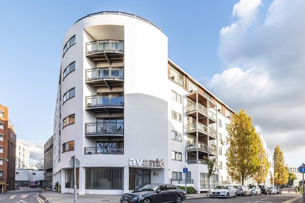 2 bed 1st Floor Flat for rent in Kingston upon Thames. From Kinleigh Folkard & Hayward - Sales - Kingston Upon Thames 2 bed 1st Floor Flat for rent in Kingston upon Thames. From Kinleigh Folkard & Hayward - Sales - Kingston Upon Thames
