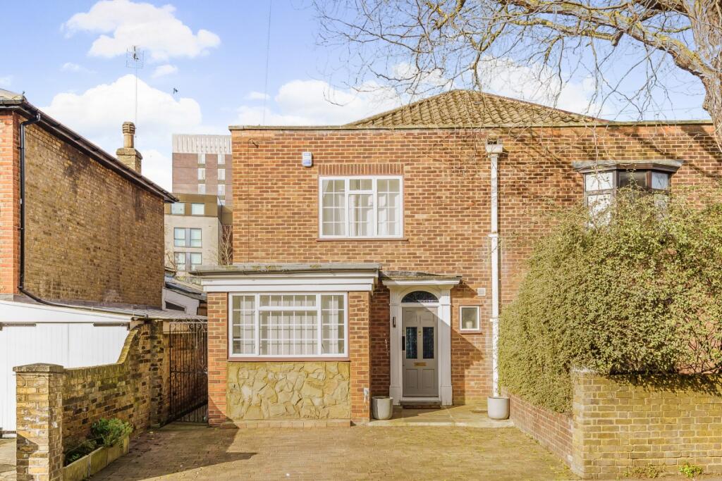 3 bed Detached for rent in Kingston upon Thames. From Kinleigh Folkard & Hayward - Sales - Kingston Upon Thames
