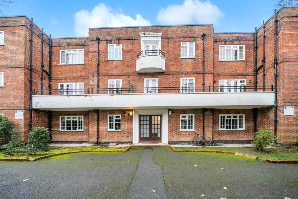 2 bed 1st Floor Flat for rent in Walton-on-Thames. From Kinleigh Folkard & Hayward - Sales - Kingston Upon Thames