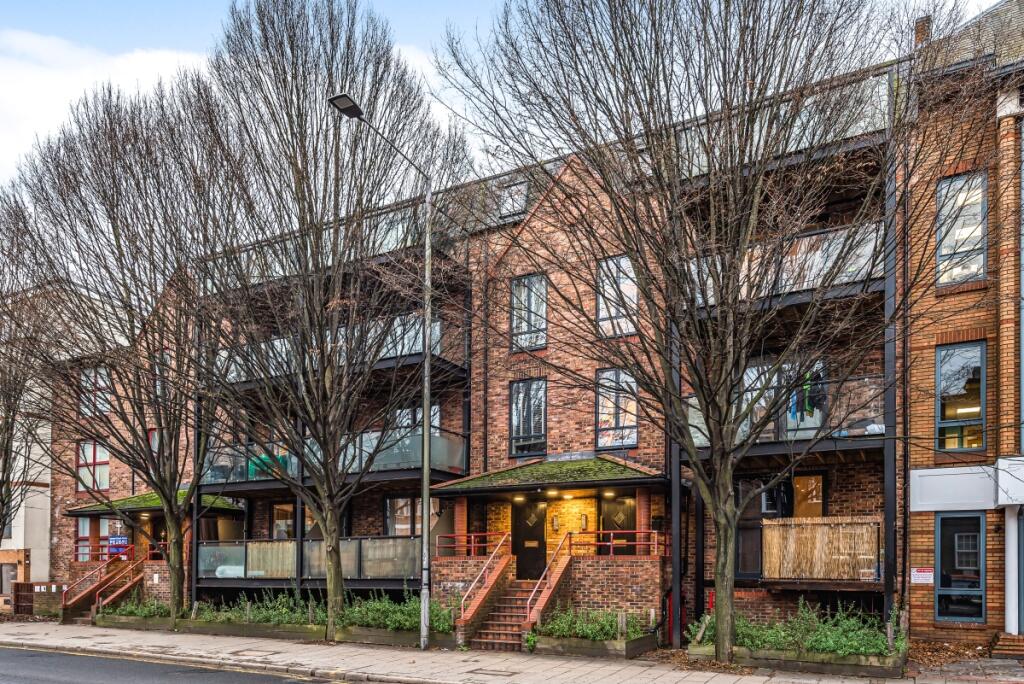 1 bed 1st Floor Flat for rent in Kingston upon Thames. From Kinleigh Folkard & Hayward - Sales - Kingston Upon Thames