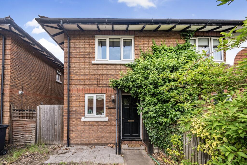 2 bed Detached for rent in Kingston upon Thames. From Kinleigh Folkard & Hayward - Sales - Kingston Upon Thames