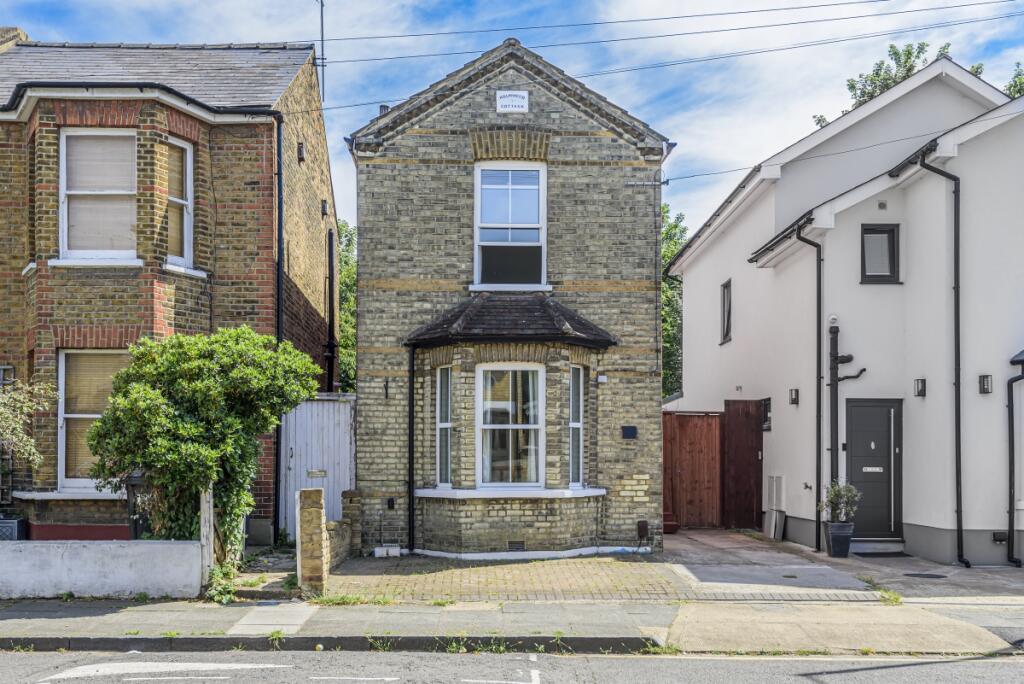 3 bed Detached for rent in Kingston upon Thames. From Kinleigh Folkard & Hayward - Sales - Kingston Upon Thames