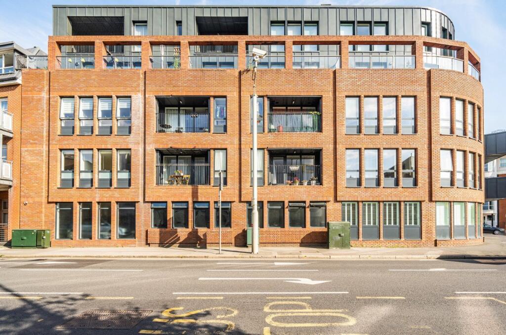 2 bed 1st Floor Flat for rent in Kingston upon Thames. From Kinleigh Folkard & Hayward - Sales - Kingston Upon Thames