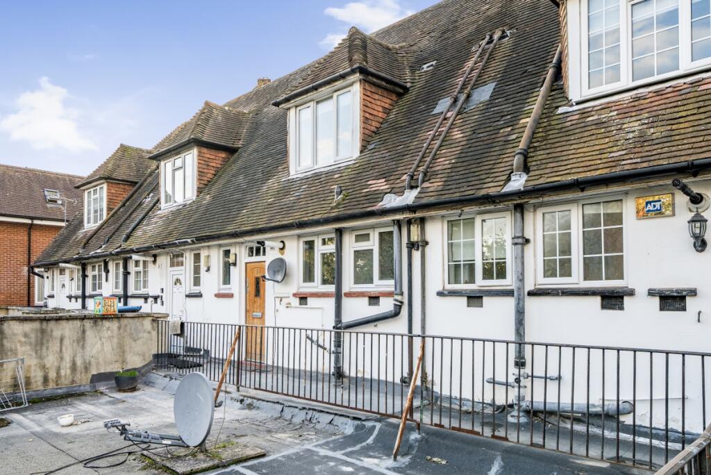 3 bed 1st Floor Flat for rent in Putney. From Kinleigh Folkard & Hayward - Sales - Kingston Upon Thames