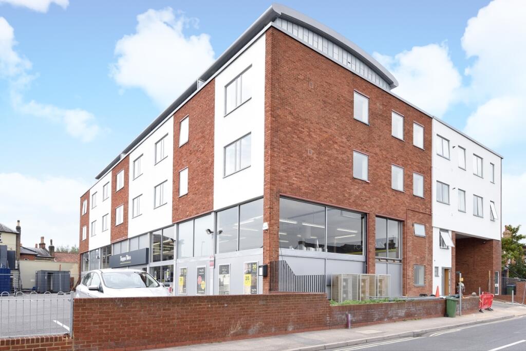 3 bed 1st Floor Flat for rent in East Molesey. From Kinleigh Folkard & Hayward - Sales - Kingston Upon Thames