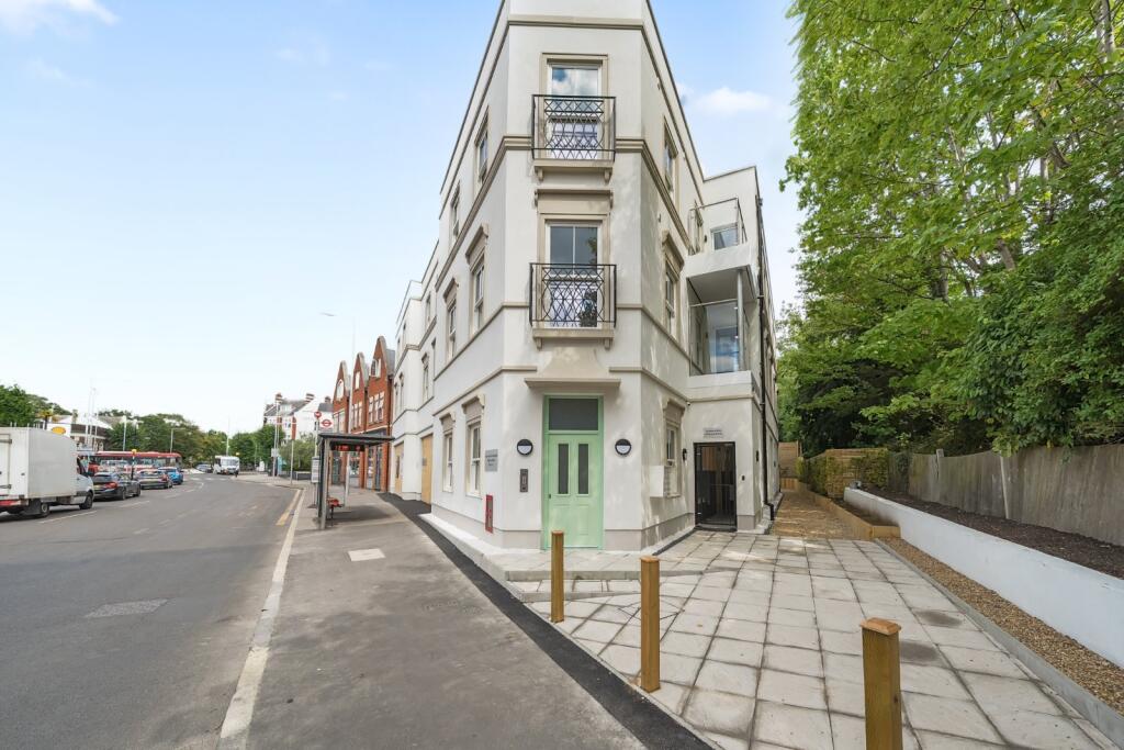 3 bed 1st Floor Flat for rent in Kingston upon Thames. From Kinleigh Folkard & Hayward - Sales - Kingston Upon Thames