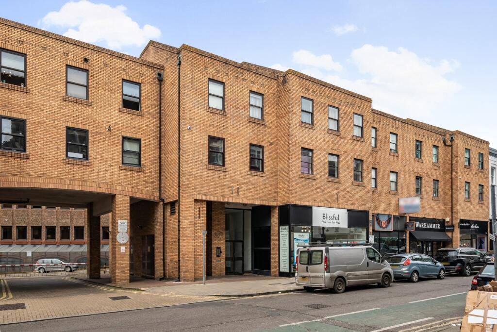 2 bed 1st Floor Flat for rent in Kingston upon Thames. From Kinleigh Folkard & Hayward - Sales - Kingston Upon Thames 2 bed 1st Floor Flat for rent in Kingston upon Thames. From Kinleigh Folkard & Hayward - Sales - Kingston Upon Thames