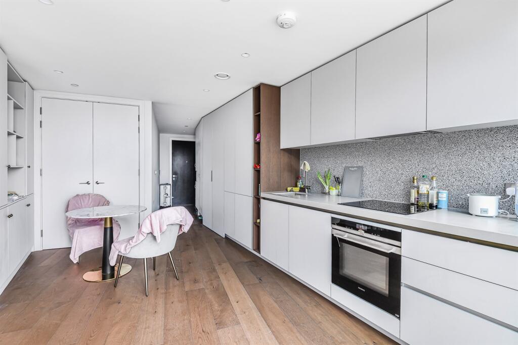 4 bed Apartment for rent in Greenwich. From Greenwich Peninsula Sales - London - Sales 4 bed Apartment for rent in Greenwich. From Greenwich Peninsula Sales - London - Sales