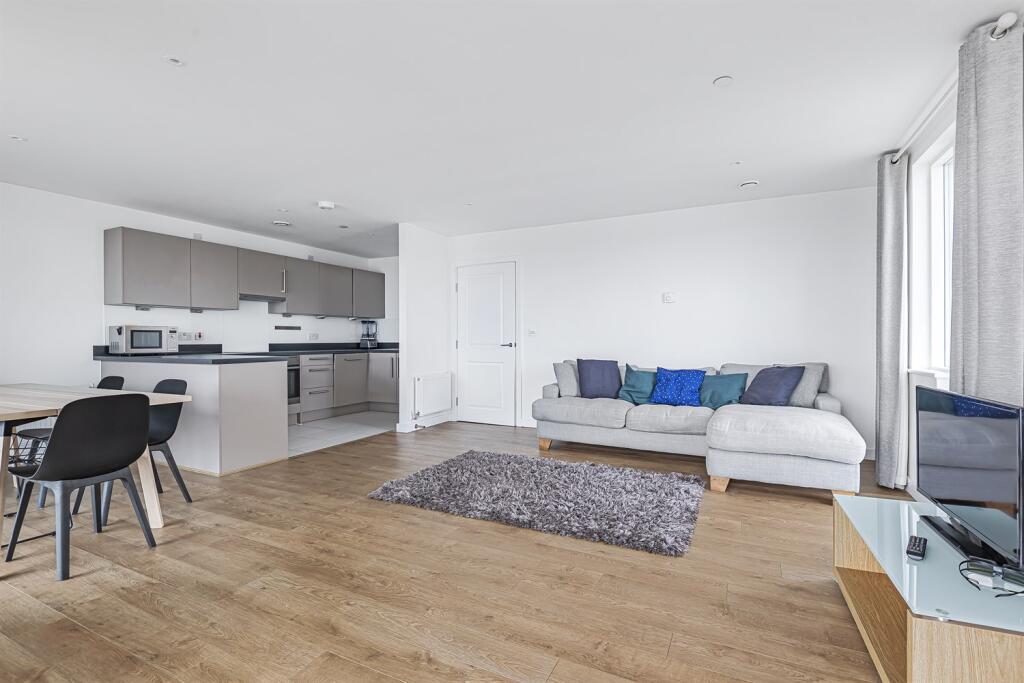 3 bed Apartment for rent in Greenwich. From Greenwich Peninsula Sales - London - Sales