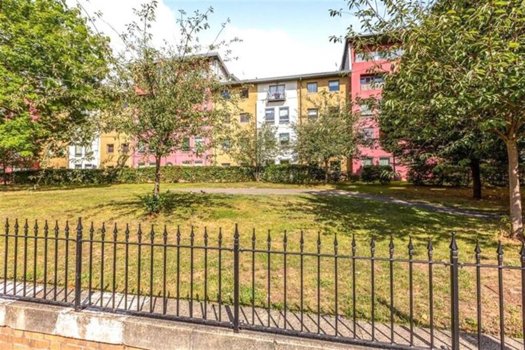 2 bed Apartment for rent in Wood Green. From Spencer James Residential - London