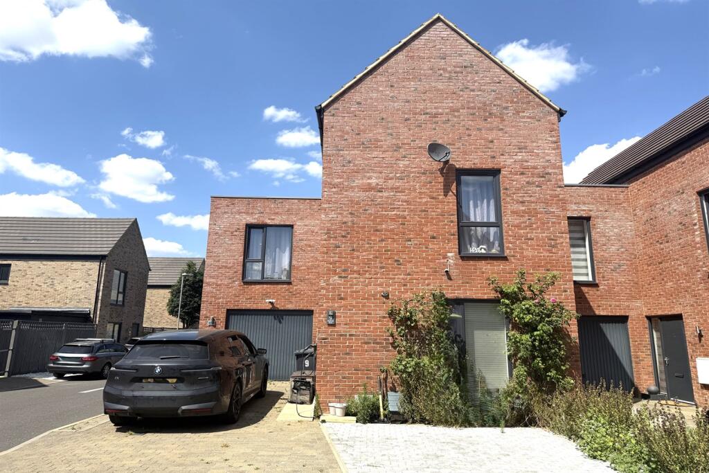 5 bed End of Terrace for rent in Cheshunt. From Spencer James Residential - London 5 bed End of Terrace for rent in Cheshunt. From Spencer James Residential - London