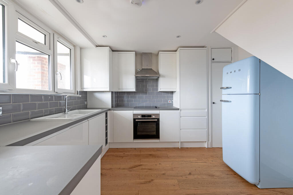 3 bed Apartment for rent in Battersea. From First Union Property Services Battersea