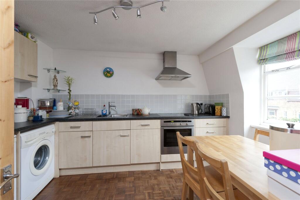 1 bed 1st Floor Flat for rent in Battersea. From Portico - Battersea Square