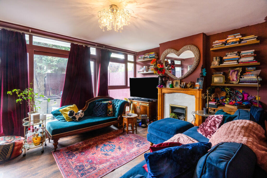 3 bed 1st Floor Flat for rent in Battersea. From Portico - Battersea Square