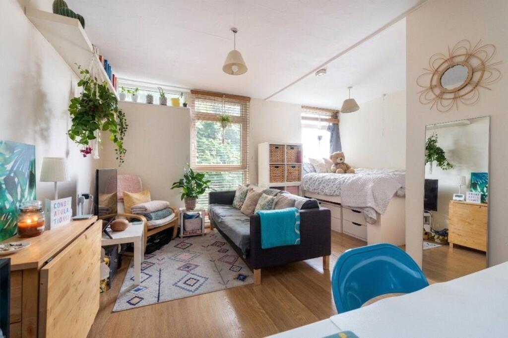 4 bed 1st Floor Flat for rent in London. From Portico - Battersea Square 4 bed 1st Floor Flat for rent in London. From Portico - Battersea Square