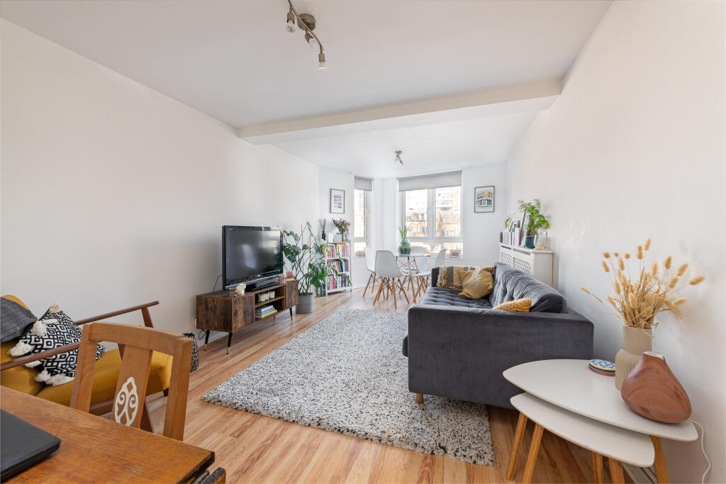 1 bed 1st Floor Flat for rent in Battersea. From Portico - Battersea Square