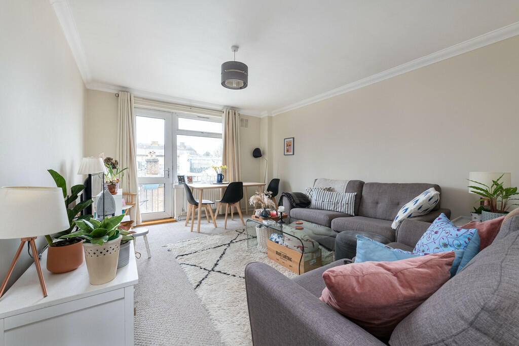 2 bed 1st Floor Flat for rent in Battersea. From Portico - Battersea Square