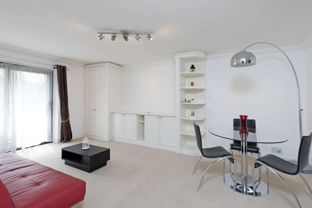 2 bed 1st Floor Flat for rent in Battersea. From Portico - Battersea Square 2 bed 1st Floor Flat for rent in Battersea. From Portico - Battersea Square