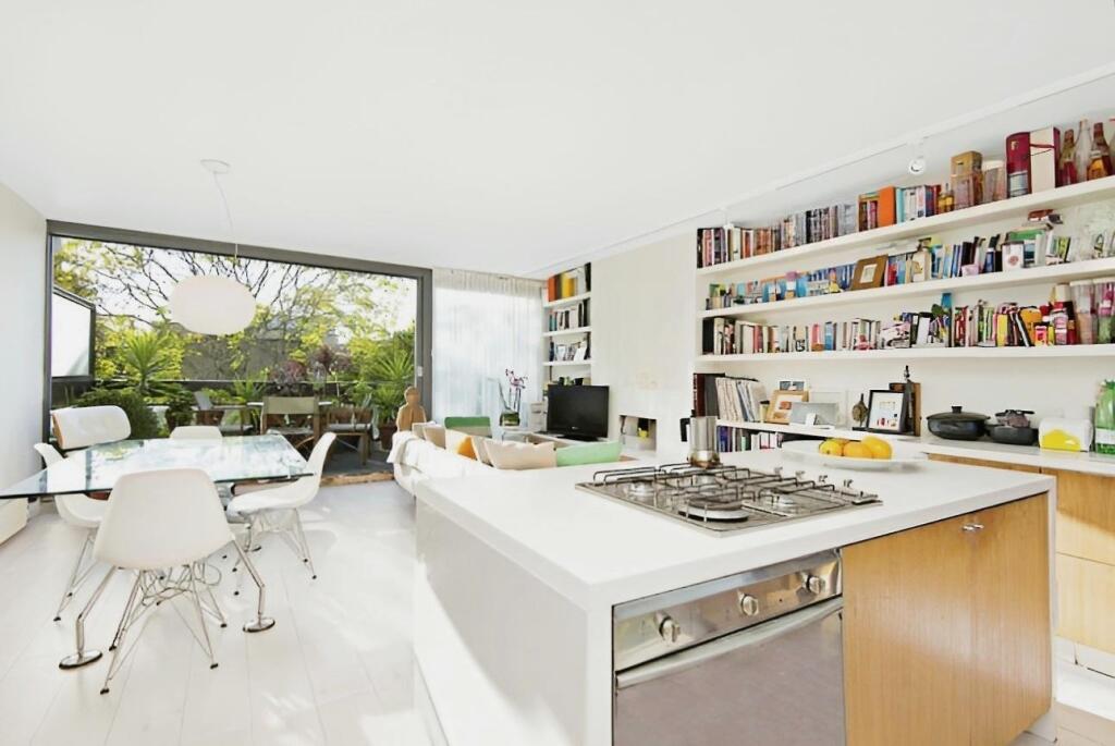 3 bed 1st Floor Flat for rent in Battersea. From Portico - Battersea Square