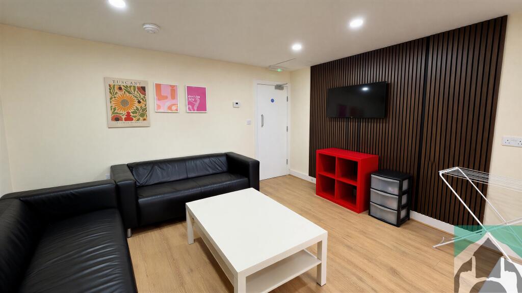 6 bed Mid Terraced House for rent in Birmingham. From House Hunt - Birmingham 6 bed Mid Terraced House for rent in Birmingham. From House Hunt - Birmingham
