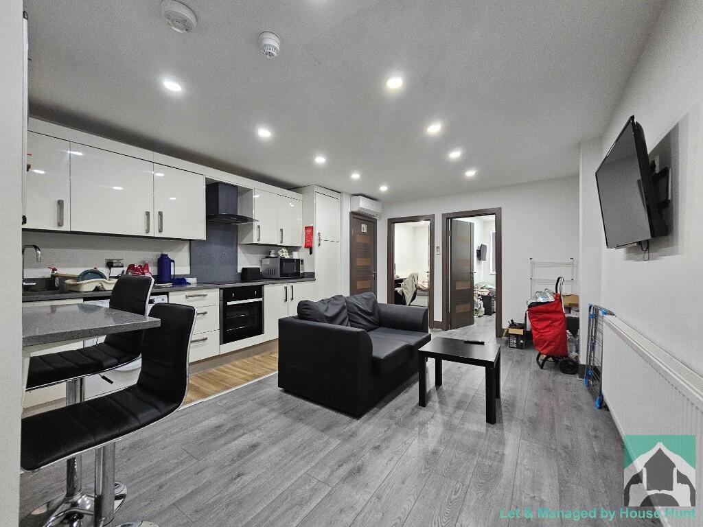 2 bed Mid Terraced House for rent in Birmingham. From House Hunt - Birmingham