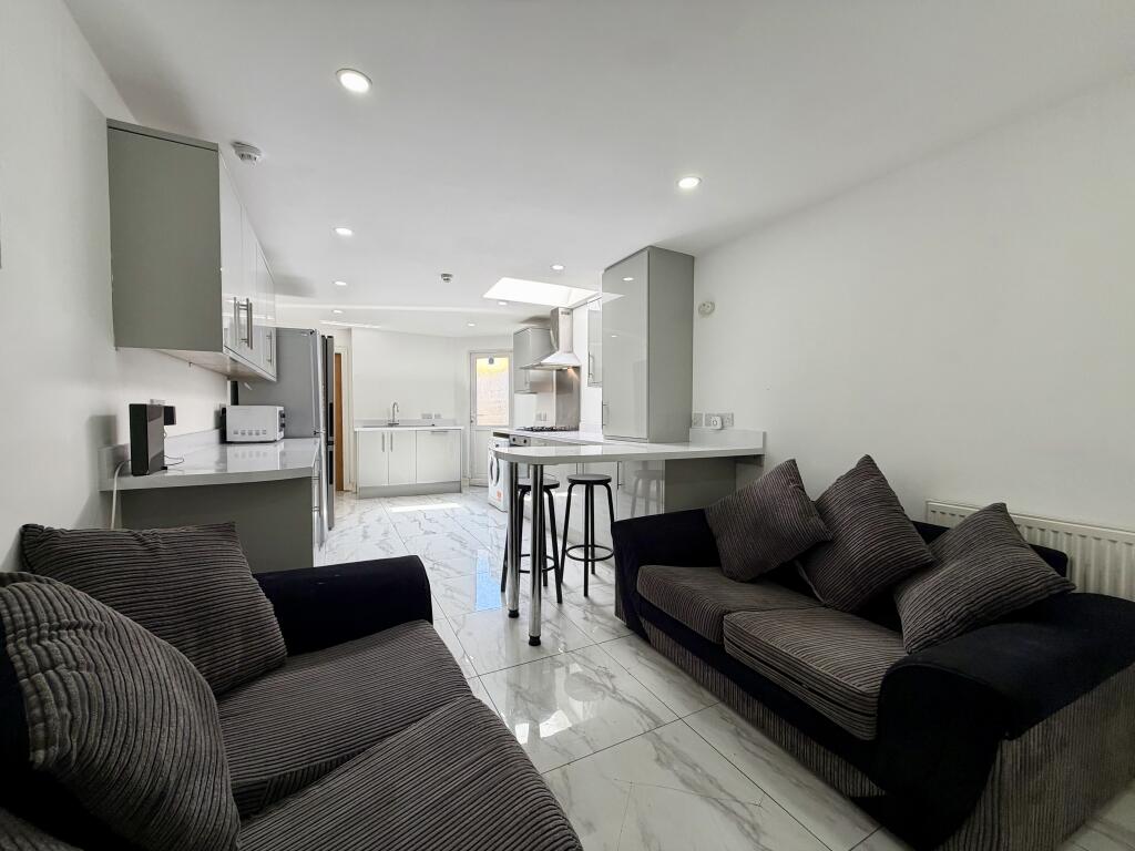6 bed Mid Terraced House for rent in Birmingham. From House Hunt - Birmingham