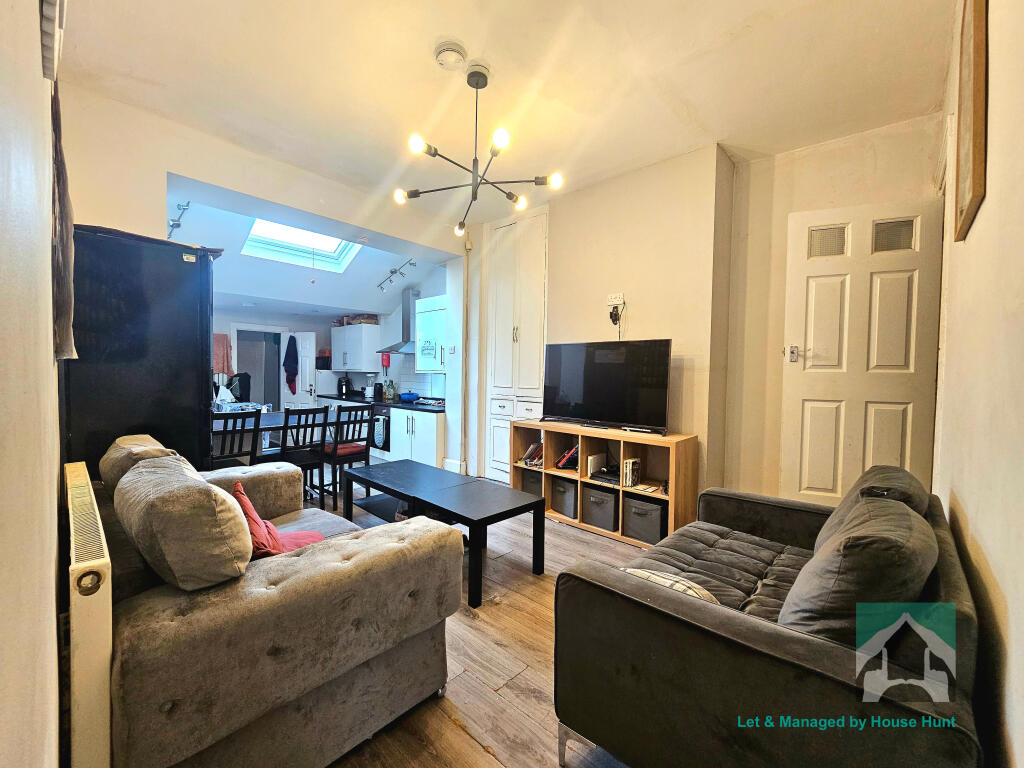 5 bed Detached for rent in Birmingham. From House Hunt - Birmingham 5 bed Detached for rent in Birmingham. From House Hunt - Birmingham