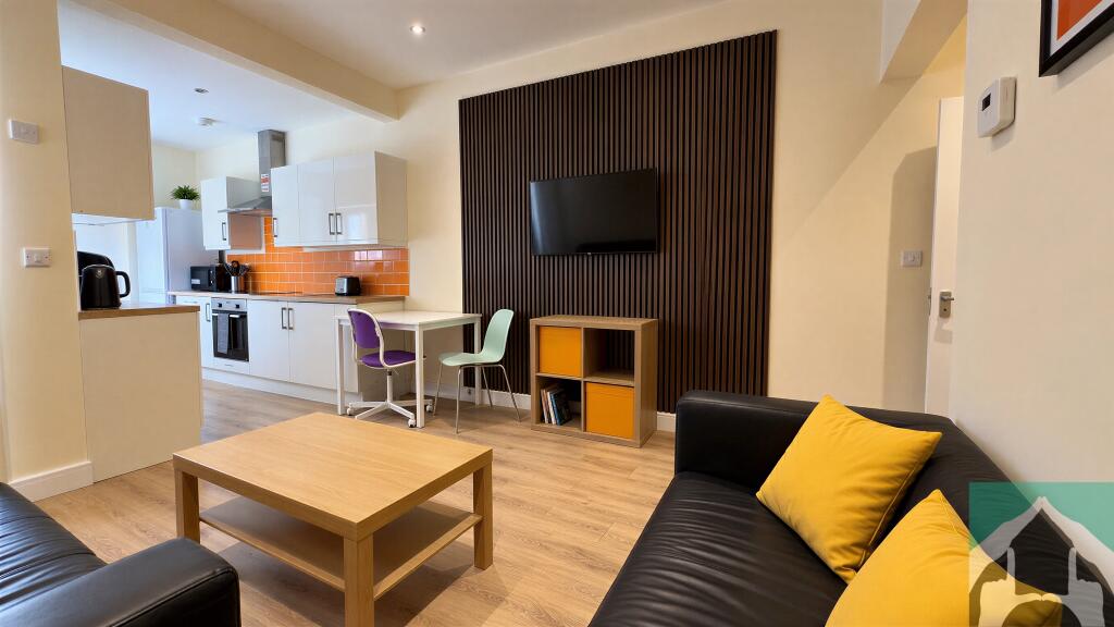 5 bed Mid Terraced House for rent in Birmingham. From House Hunt - Birmingham 5 bed Mid Terraced House for rent in Birmingham. From House Hunt - Birmingham