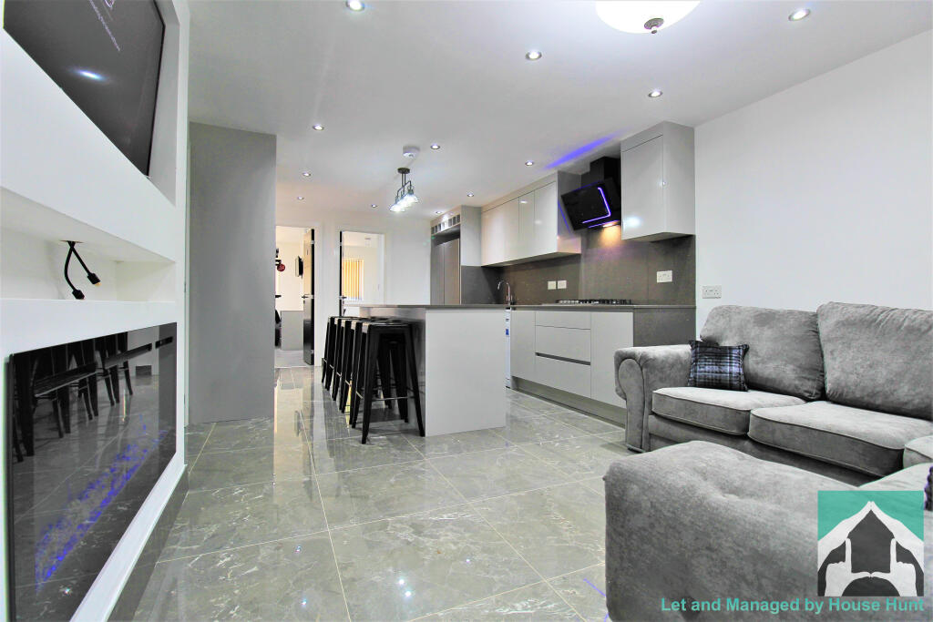 5 bed Detached for rent in Birmingham. From House Hunt - Birmingham 5 bed Detached for rent in Birmingham. From House Hunt - Birmingham