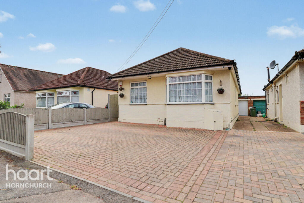 3 bed Semi-detached bungalow for rent in Rainham. From haart - Hornchurch