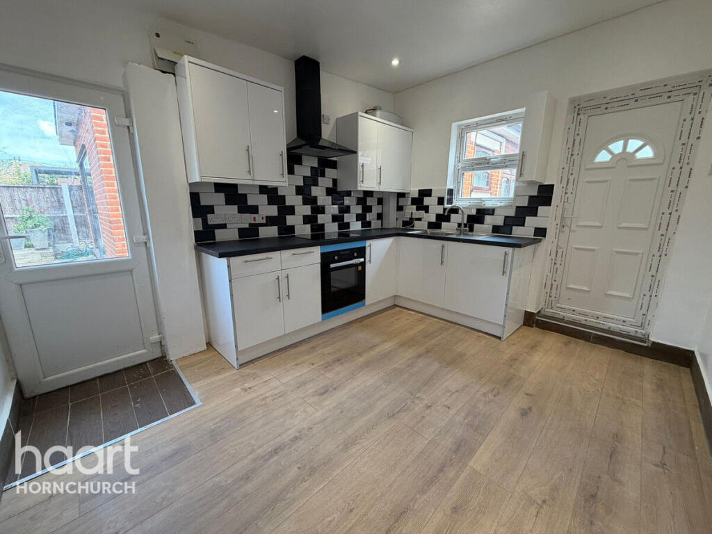 4 bed Studio for rent in Rainham. From haart - Hornchurch 4 bed Studio for rent in Rainham. From haart - Hornchurch