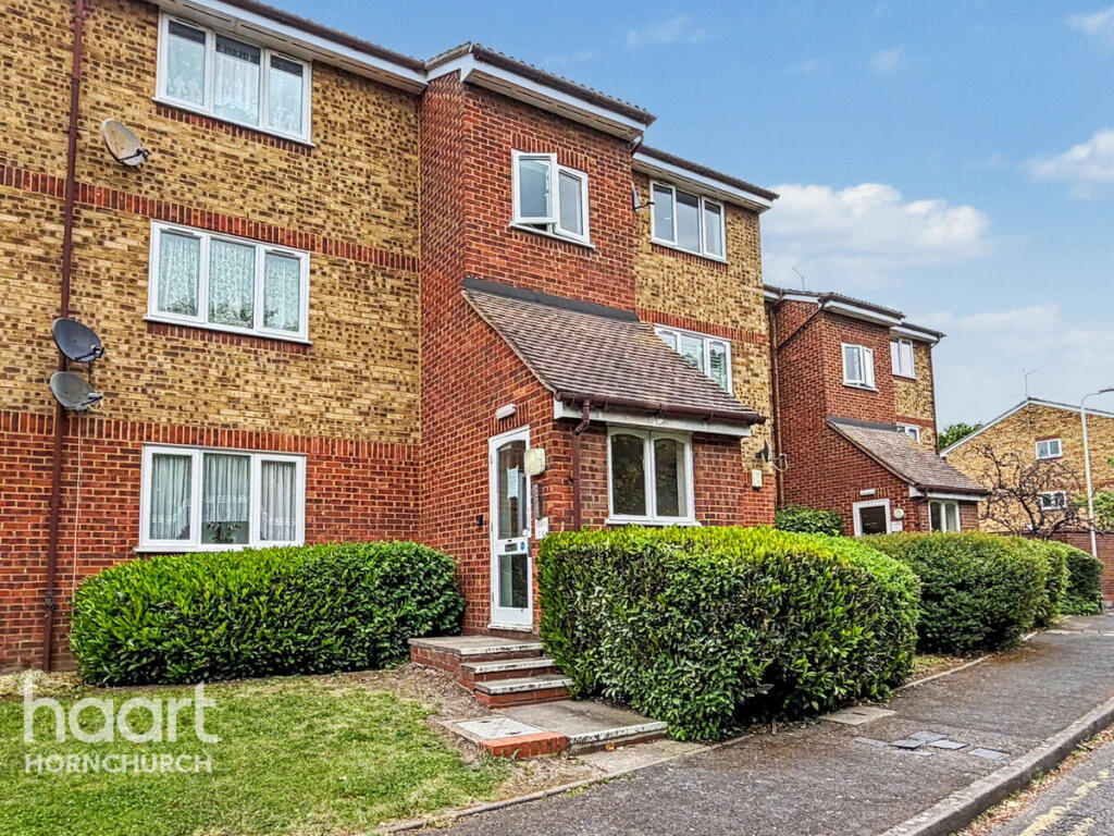 1 bed 1st Floor Flat for rent in Rainham. From haart - Hornchurch