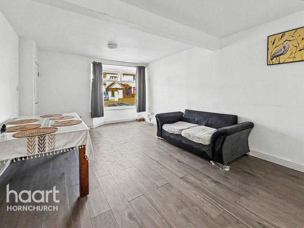 5 bed Semi Detached for rent in Rainham. From haart - Hornchurch