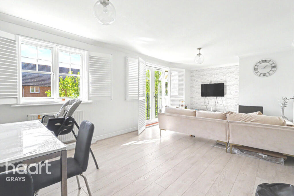 2 bed 1st Floor Flat for rent in Aveley. From haart - Grays