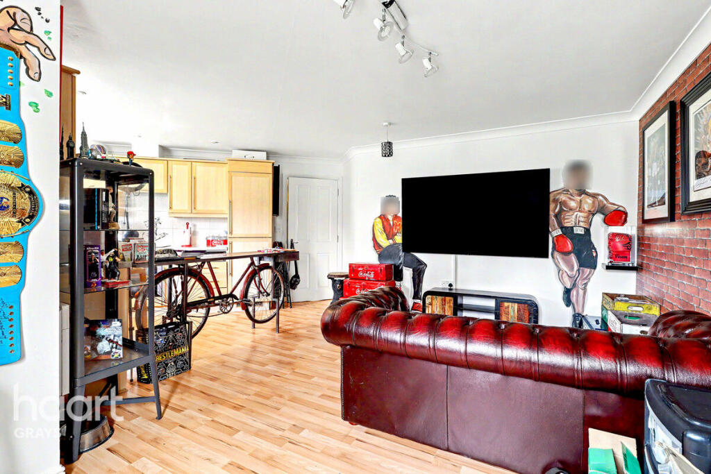 2 bed 1st Floor Flat for rent in Aveley. From haart - Grays