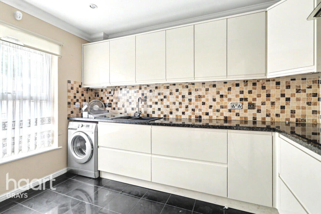 2 bed Mid Terraced House for rent in Grays. From haart - Grays