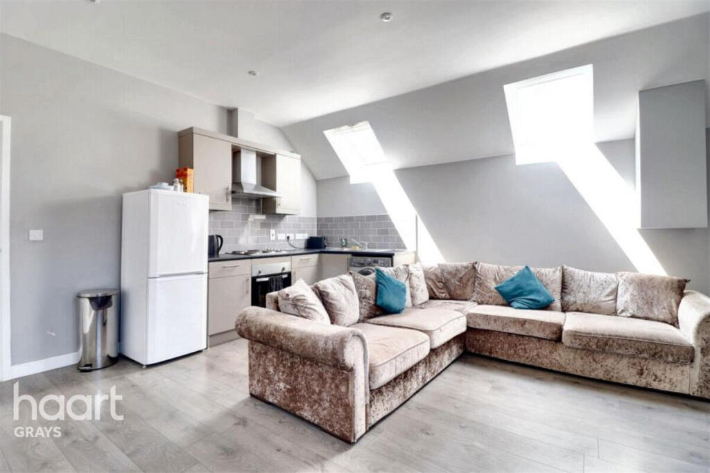 3 bed 1st Floor Flat for rent in Grays. From haart - Grays