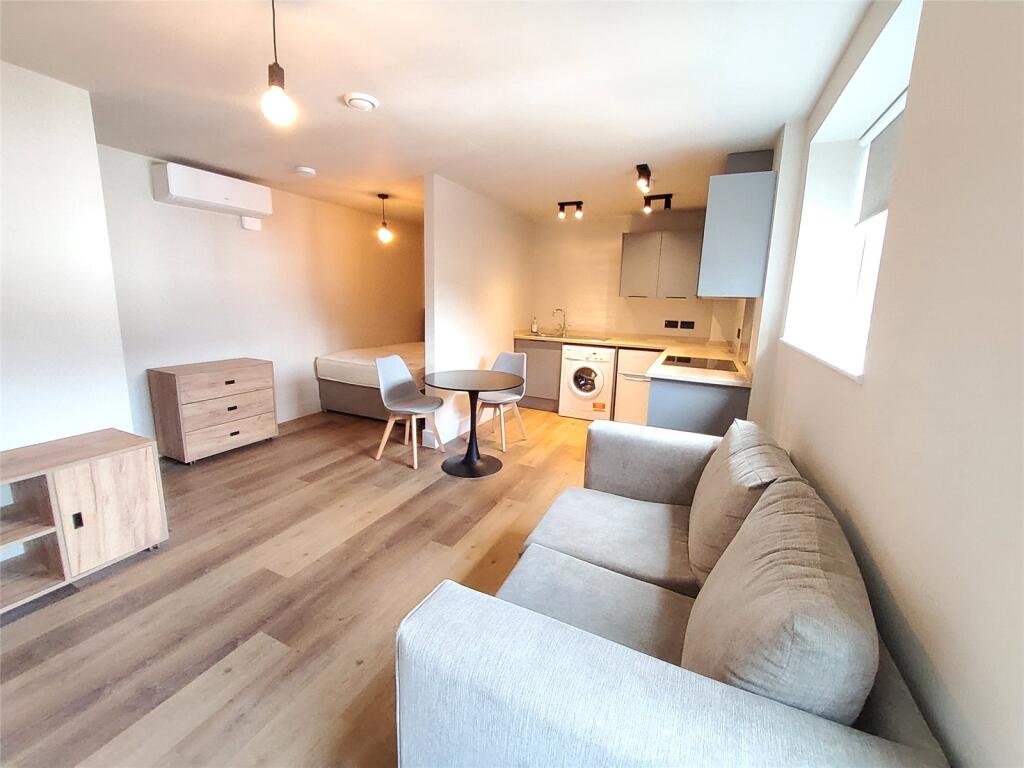 4 bed Apartment for rent in Romford. From Ellis & Co - Stanmore