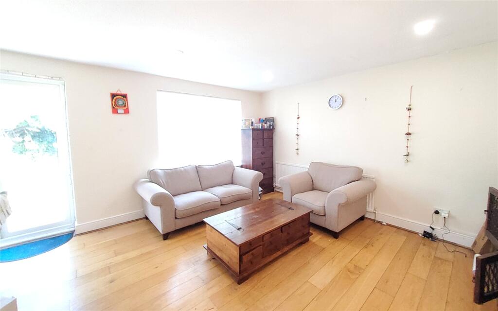 3 bed End of Terrace for rent in Kenton. From Ellis & Co - Stanmore 3 bed End of Terrace for rent in Kenton. From Ellis & Co - Stanmore