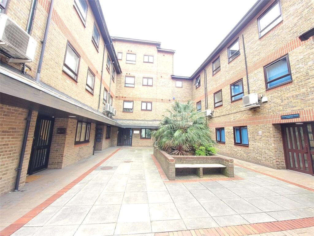 4 bed Apartment for rent in Romford. From Ellis & Co - Stanmore